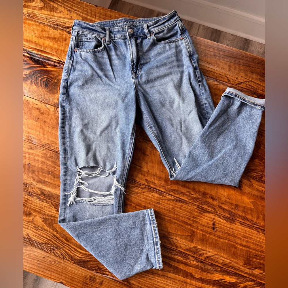 American Eagle Size 8 Strigid Jeans Distressed Knees High Waisted